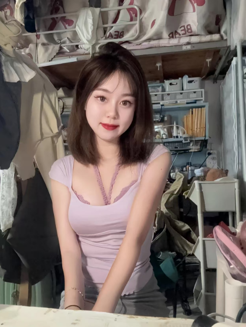 衣服好像买小了有点窄啊哈哈哈哈哈