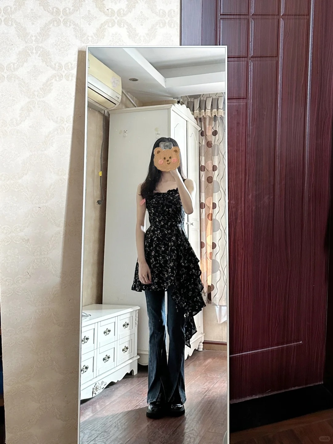 集美们！黑裙还是白裙！！
裙子叠穿裤子的搭配好火啊浅浅尝试一下
姐妹们哪条更好看