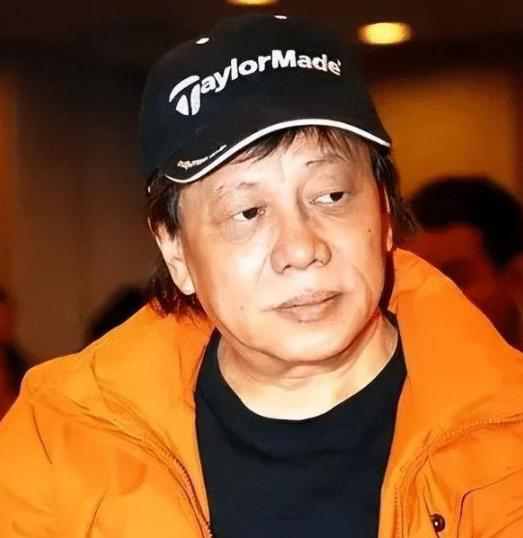  

 
梁小龙的故事堪称香港影坛最传奇的武林往事。这个出身广东贫寒家庭的武痴，