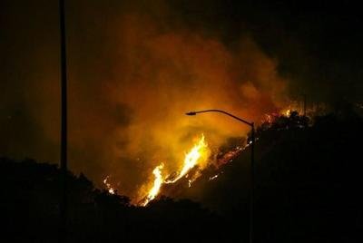 特斯拉计划为加州野火受灾地区提供互联网服务