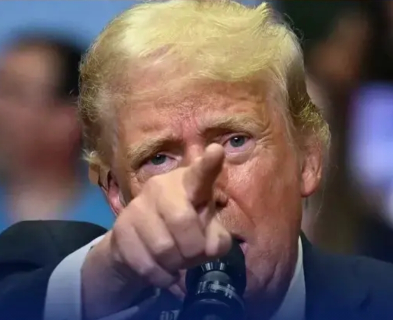 特朗普手下的七大反华人物：
 
其一，美国副总统万斯，其宣称中国应向美国偿还1万