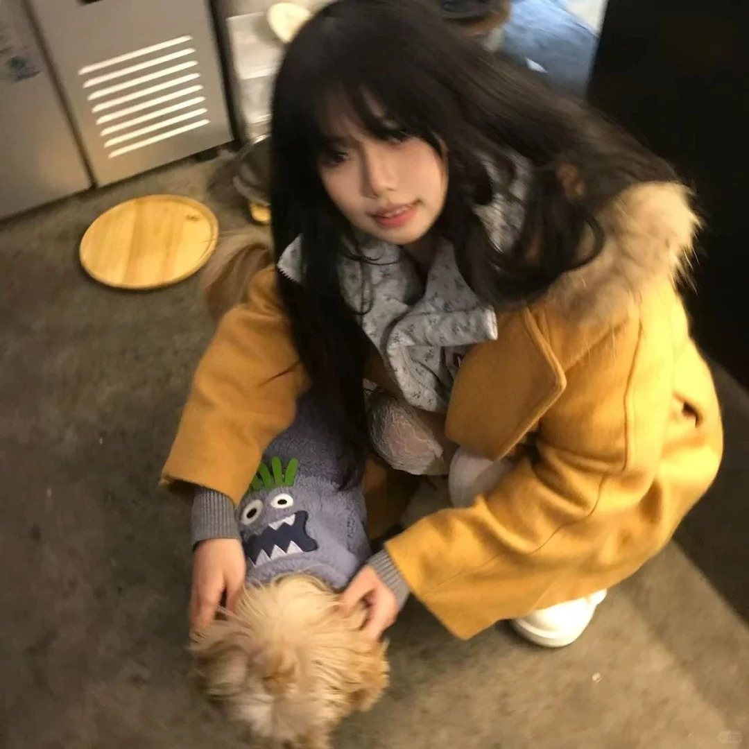和小狗合照