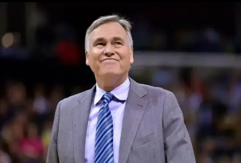 快船裁掉泰伦卢，聘用德安东尼和范甘迪

泰伦卢只会人情世故，执教能力真没啥水平，