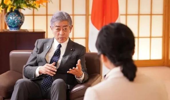 日本外相岩屋毅称日本决定放宽对中国公民的签证。赴日团体游客逗留时间，由现行的15