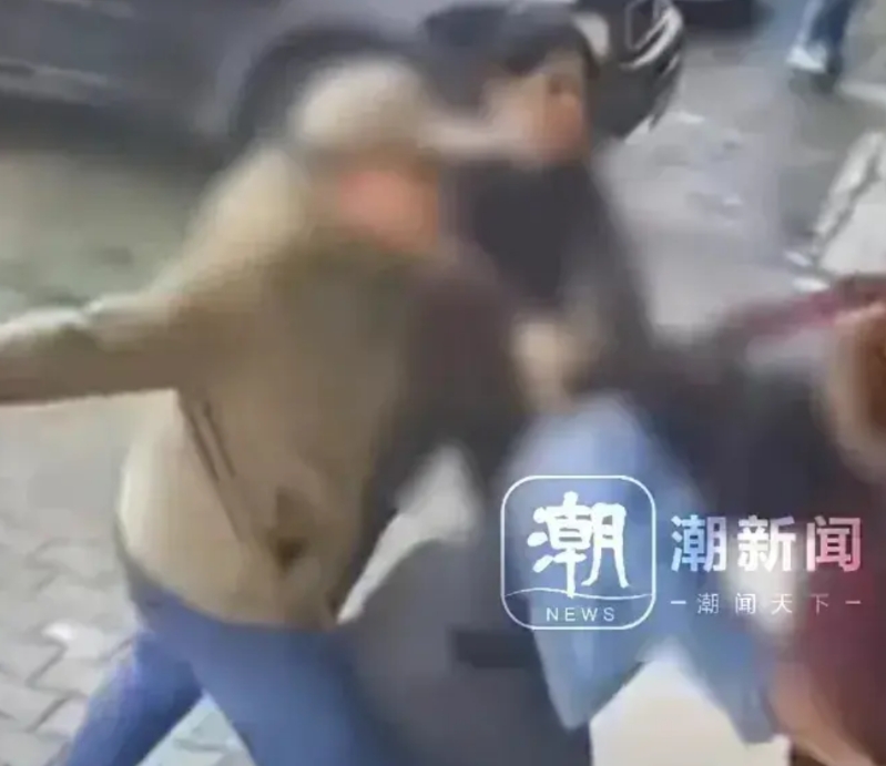 内蒙古公职人员将人打骨折欲40万私了事件中，我注意到了7个细节性问题：

1、蓝