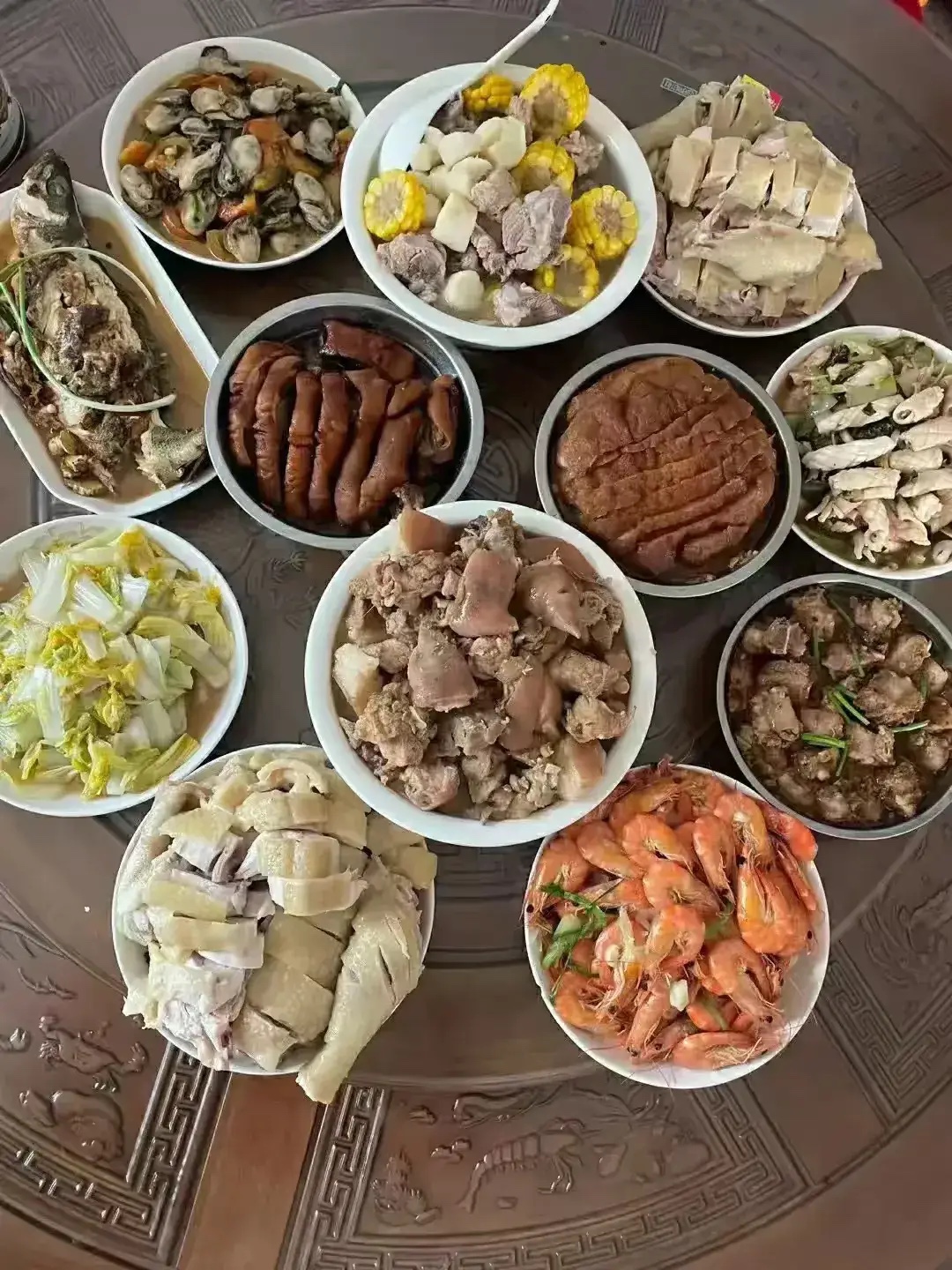 今天走亲戚，刚回来，就马上泡一碗方便面吃，实在是有点饿了
虽然中午亲戚家的菜很是