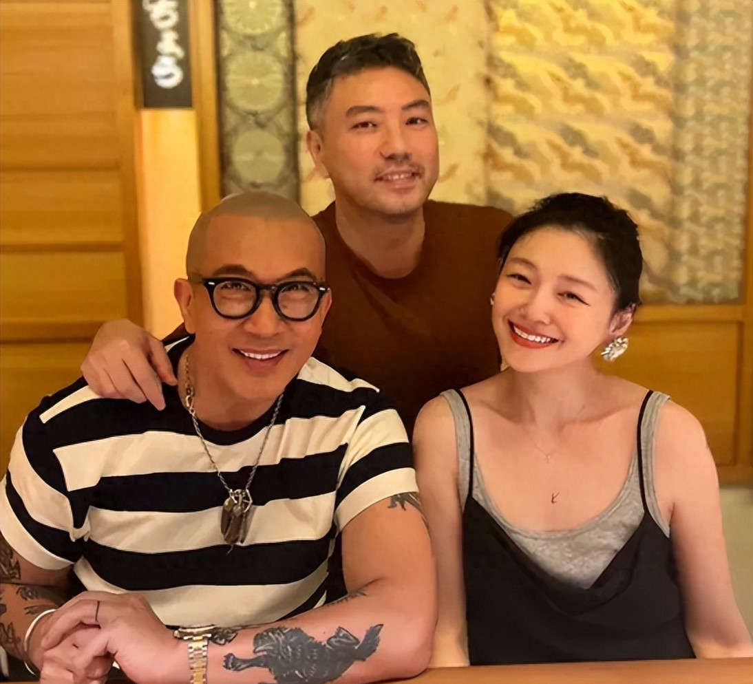 具俊晔深夜回复让友人为大S祈祷，太痛苦了，不停地喊“熙媛”。 这消息一出，真是让