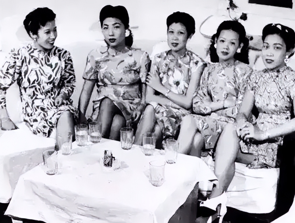1958年，青海“土皇帝”马步芳偷偷在亲侄女喝的水里下了药， 扒光她的衣服后， 