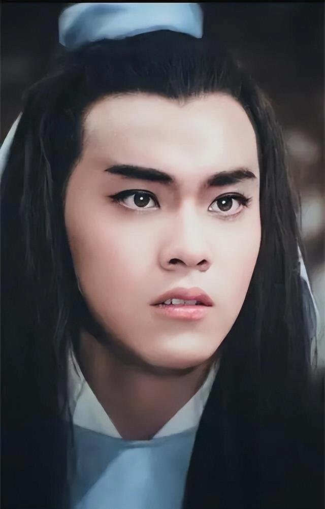 如今靠“骂人”出圈，是谁给了他勇气？