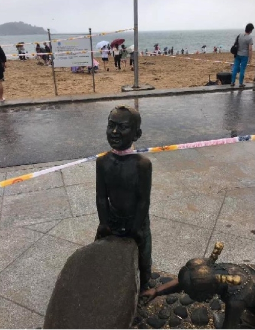 别这样，他还只是个孩子啊