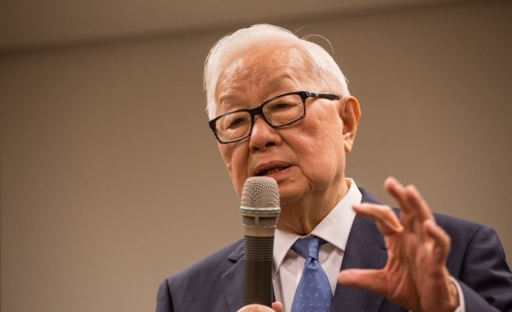 台积电的老大张忠谋直白地说：“中国大陆的芯片技术还差得远呢！要是我们停供芯片，他