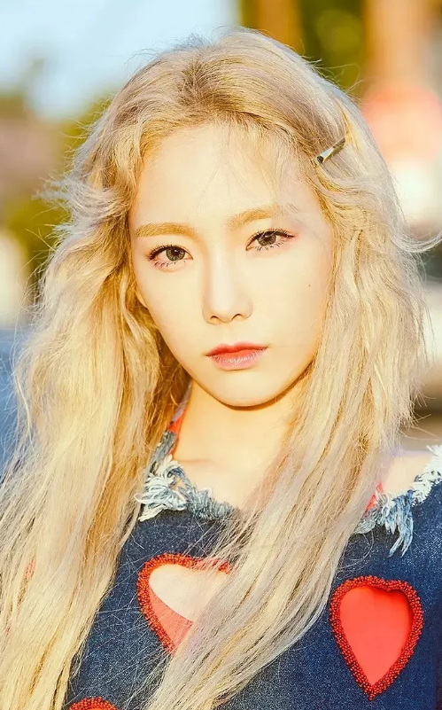 金泰妍
Taeyeon
性别：女
出生日期：+1989-03-09
出生地：韩国