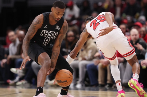 崔永熙的NBA首球竟然是以这样的方式获得，转换中的落位不错。

篮网不敌公牛，打