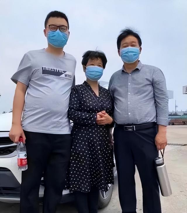 威威、静静和许敏确实没有来往了,静静认为所有的原因应该问主角(威威老师)-第5张图片-九妖电影 威威、静静和许敏确实没有来往了,静静认为所有的原因应该问主角(威威老师)-第5张图片-九妖电影