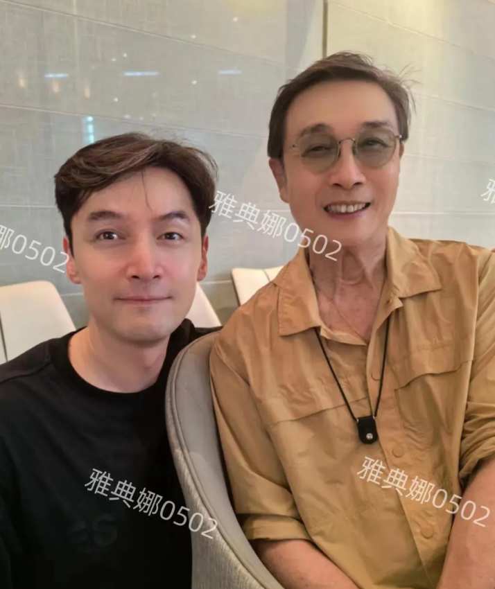 没想到刘松仁和胡歌居然是好朋友，胡歌的老婆也罕见出镜，她个子不高只到胡歌的肩膀，