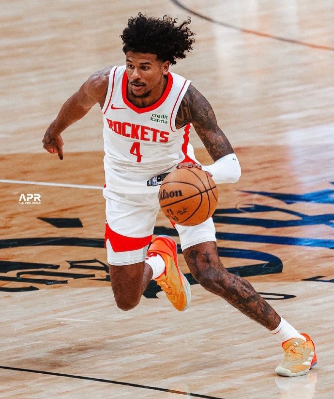 最新一期NBA2K游戏上调了杰伦-格林的能力值，
由此前的81，上调为85，
的
