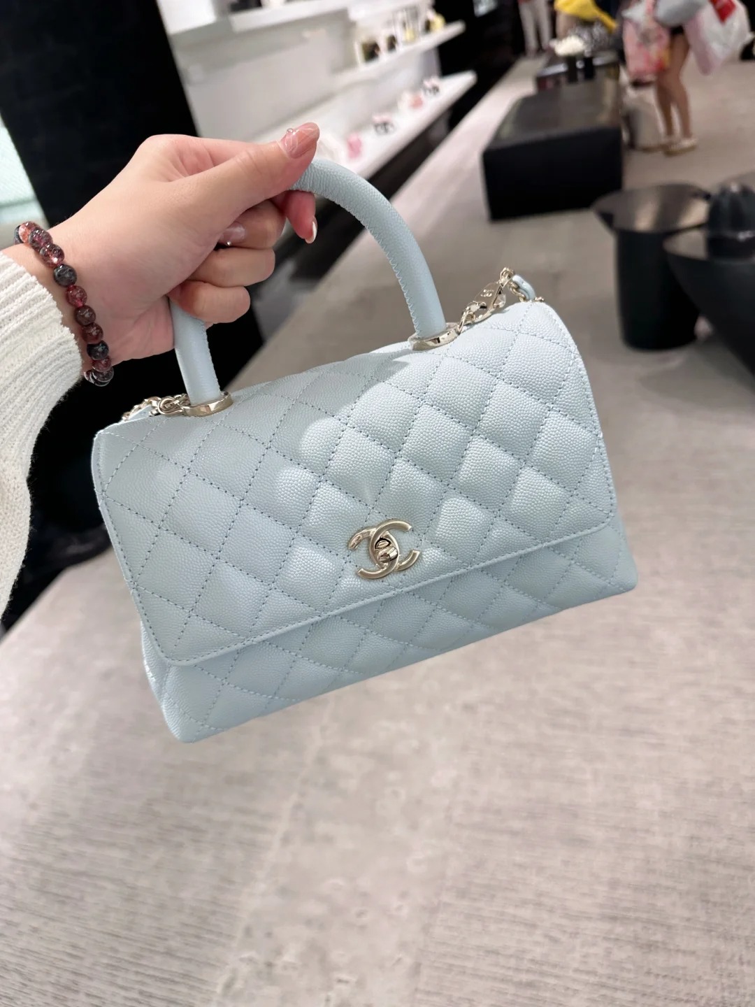 🦋Chanel也有聖杯藍🩵🐋！！
原本自己也想買Coco handle m