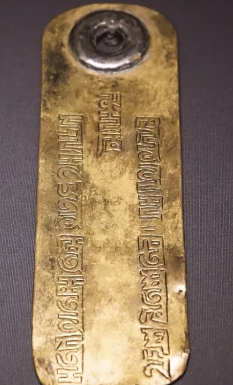家人们快帮我瞅瞅，这是捡到宝了吗？
 
家人们，我今天可撞上稀罕事儿了！刚才下班