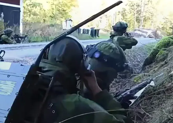 兵不厌诈，将贵知机！在乌克兰从顿巴斯抽走大量精锐之际，俄罗斯迅速捕捉到战机，由1