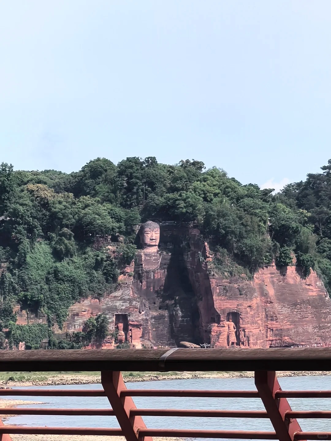 不要门票不坐轮船拍乐山大佛
早知道来这里拍乐山大佛了，不去人挤人了这拍的还全面#
