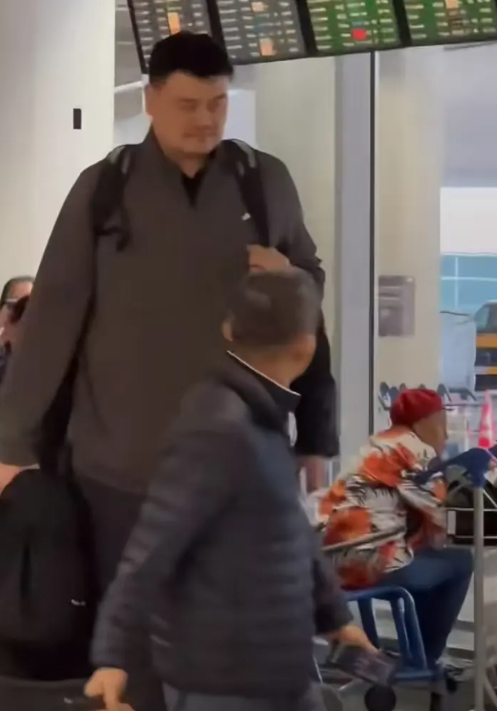 姚明已经到达旧金山。
这个时候去旧金山，不出意外的话应该是为了观看NBA全明星赛