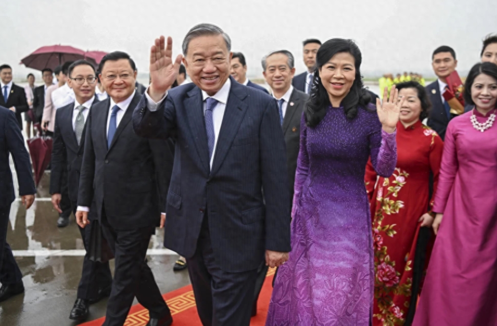 新加坡联合早报今日发文评论道：“中国与越南相邻应对千年，诸多历史渊源都会影响双方