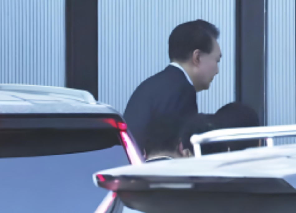 特朗普正式就职前一天，尹锡悦被正式拘留，令人唏嘘！