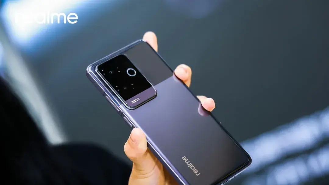 实力派新秀，真我GT6今日开售，2799元起再造爆款