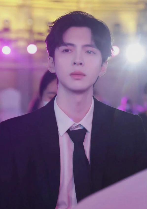 蒲熠星｜古言青春校园学霸校草照进现实
高智商高情商，清冷又温柔，霸气且体贴，真的