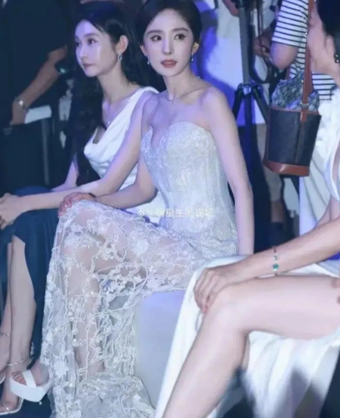 看了杨幂就理解为什么喜欢若隐若现了