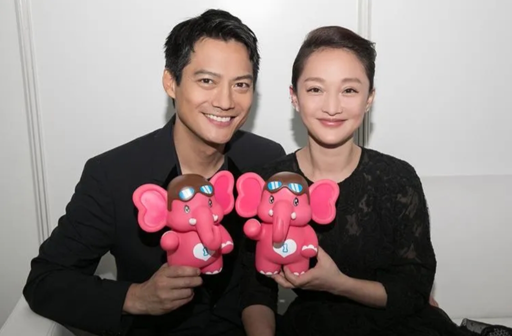 周迅有灵气没运气，戏里戏外都遇人不淑。
在如懿传里，周讯演的乌拉那拉如懿，她的丈