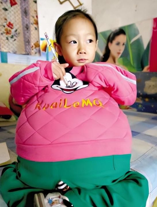 2011年，山西稷山的小女孩胡云星面对生命的严峻考验。这个只有四岁半的小孩，肚子