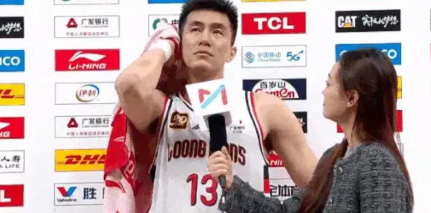 当辽宁男篮3连冠，自己上不了场，还被赵继伟抢走2个FMVP时，他没哭

当辽宁男