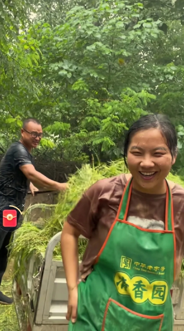 河南商丘网名瞎包子的这位美女不和亲生母亲相认 ，这两天在网络上掀起了轩然大波 ，