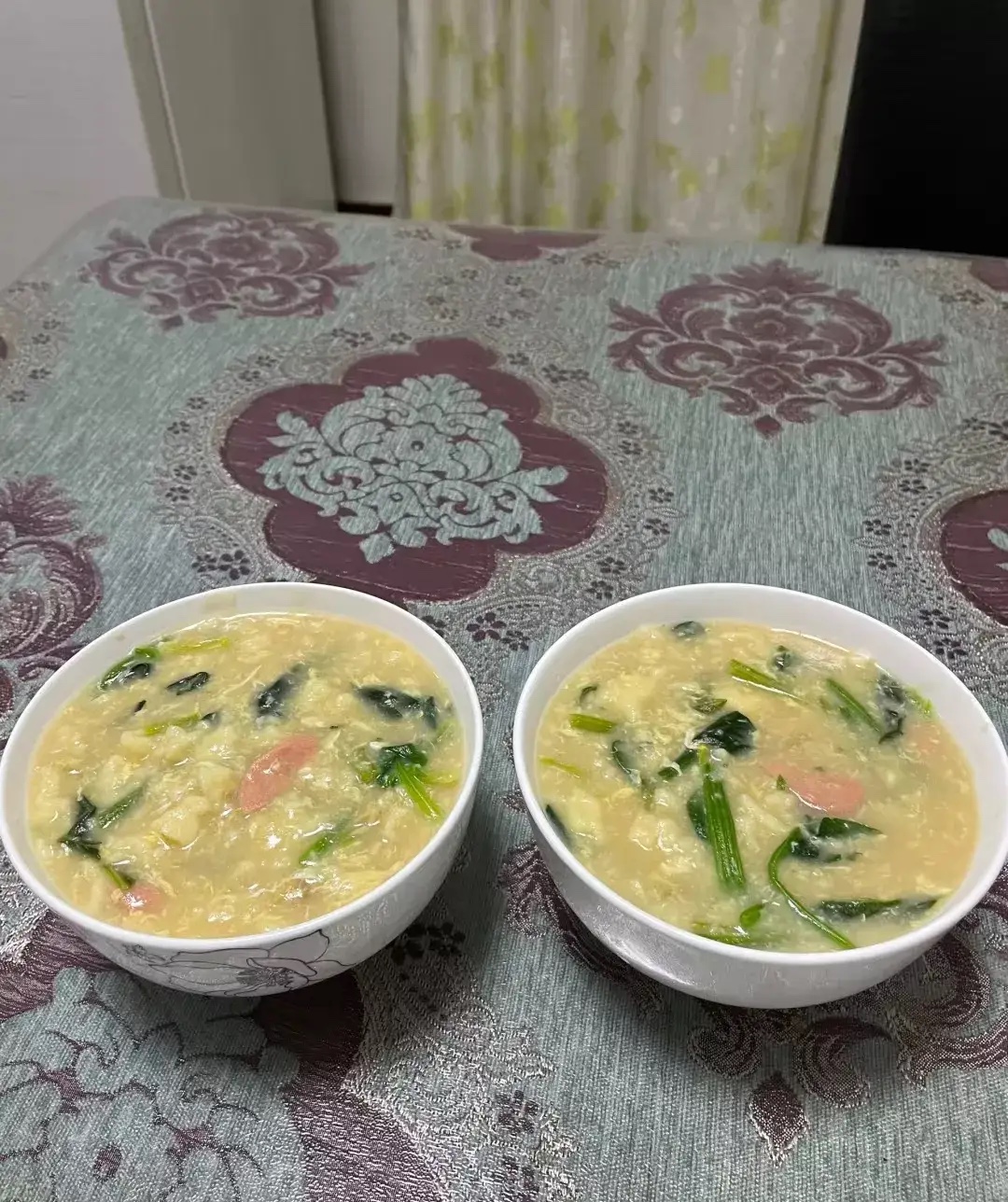 真服了!我婆婆大早上给我熬了一大碗疙瘩汤，虽然里面加了鸡蛋，但是，说实话，我第一