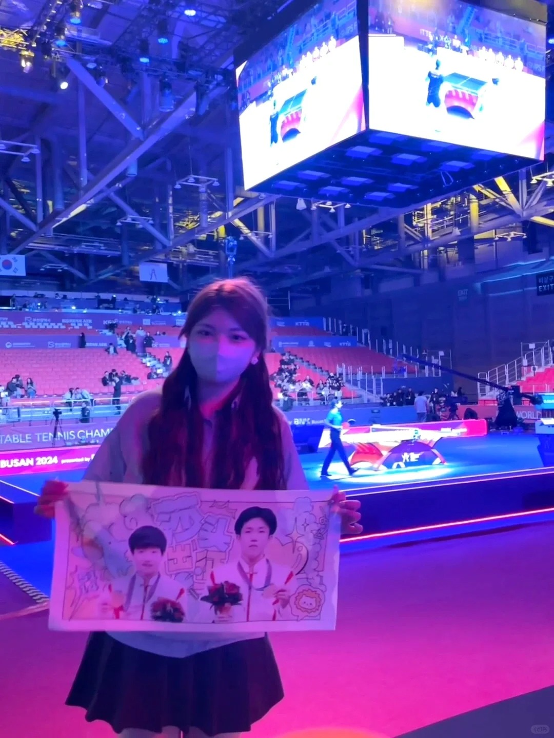 莎莎看到啦
今天就是说和莎莎对视好多次🥺
一直拿毛巾手幅盖腿
莎莎每次经过都会