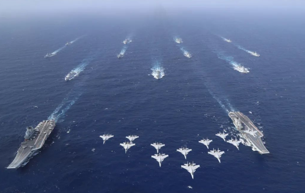 中国海军首次双航母演练，9艘护航舰接近700个垂发单元。这几个细节信息量很大！