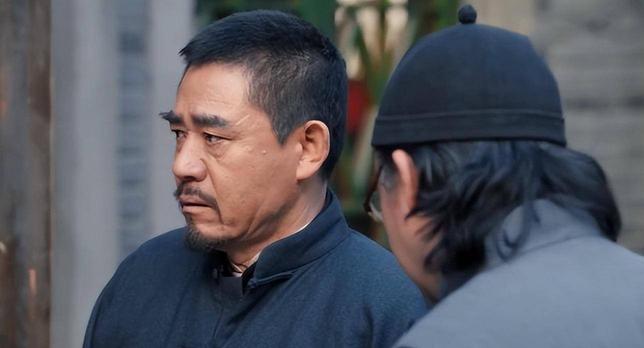 陈宝国拍戏真打冯远征，为艺术相互理解
陈宝国拍戏多年，第一次见他如此自责，还忍不
