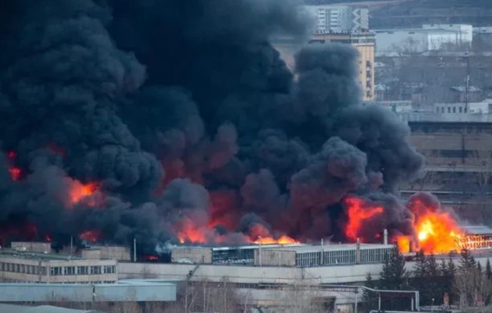 俄罗斯弗里亚济诺市工业区火灾事故

近日，俄罗斯弗里亚济诺市工业区传来令人震惊的