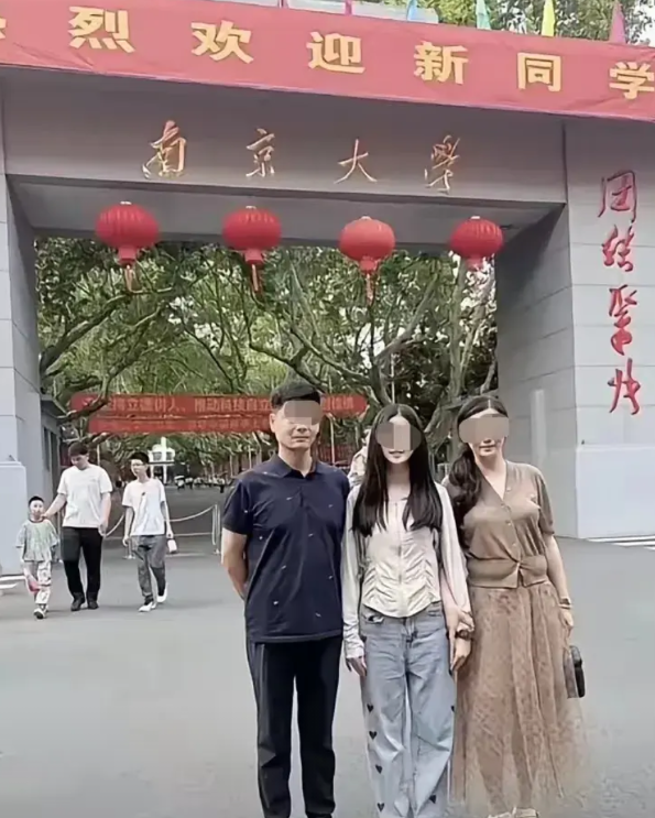 高中的时候尽量不要让孩子学文科。
现在文科的就业形势特别差，不管是复旦大学还是厦