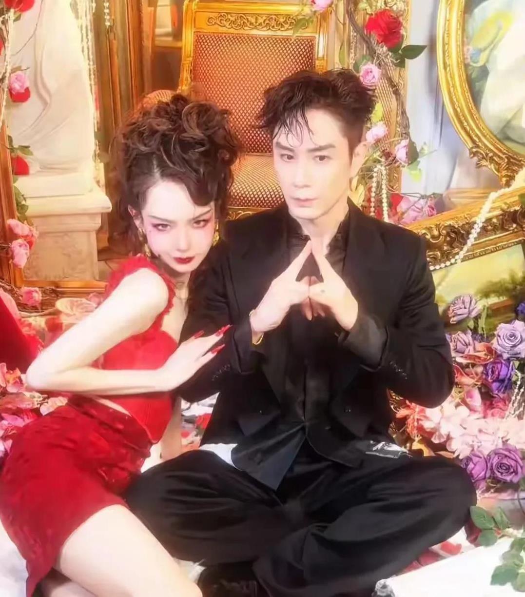 戚薇李承铉合作舞台《郎的诱惑》，真夫妻全网展示什么叫做“性拉扯”。
谢娜见了尴