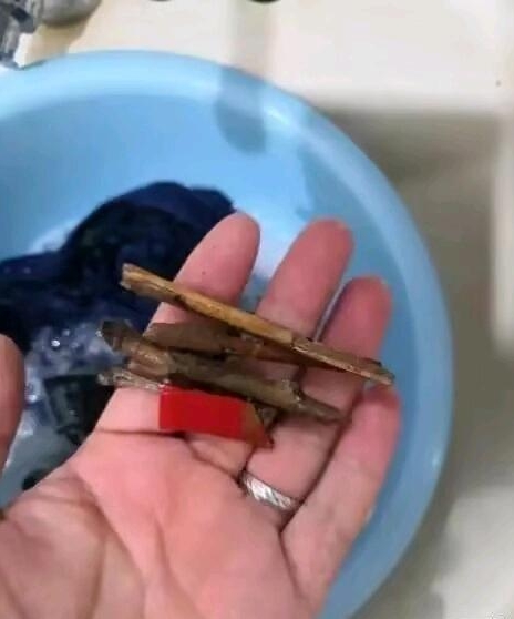 洗衣服时在孩子裤兜发现的，要不要直接扔了