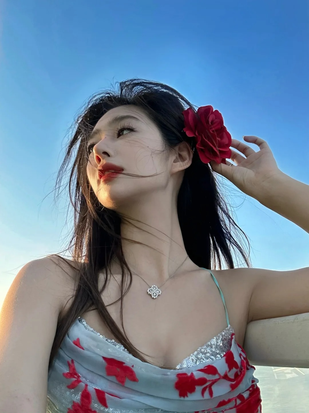 海风把我吹的好漂亮
今年冬天第一次去热带看海
好喜欢黄昏的天空和大海
