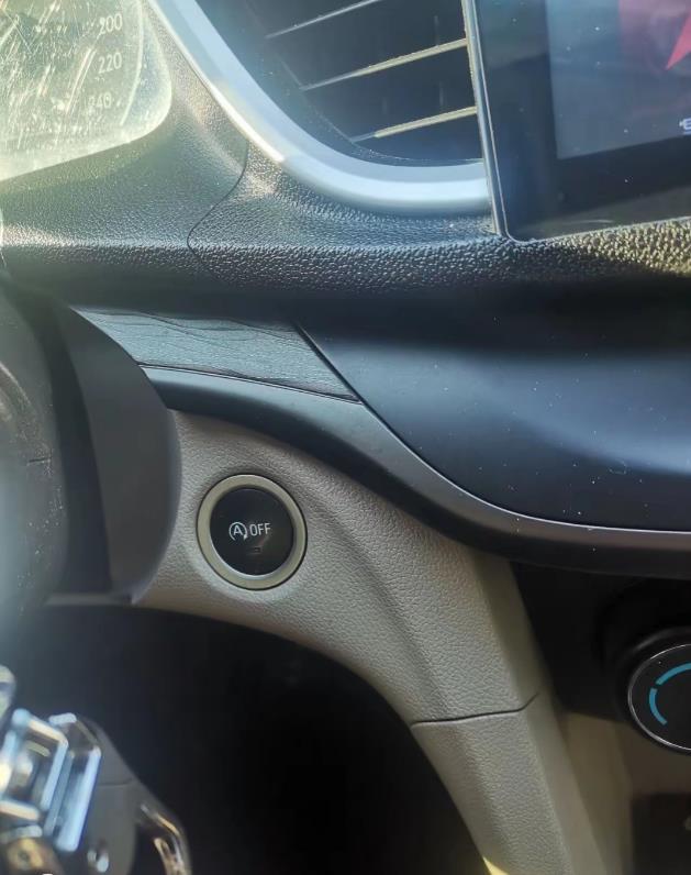 汽车上的这个按键是啥呀？能起到啥作用？我一直都不敢轻易去按它。