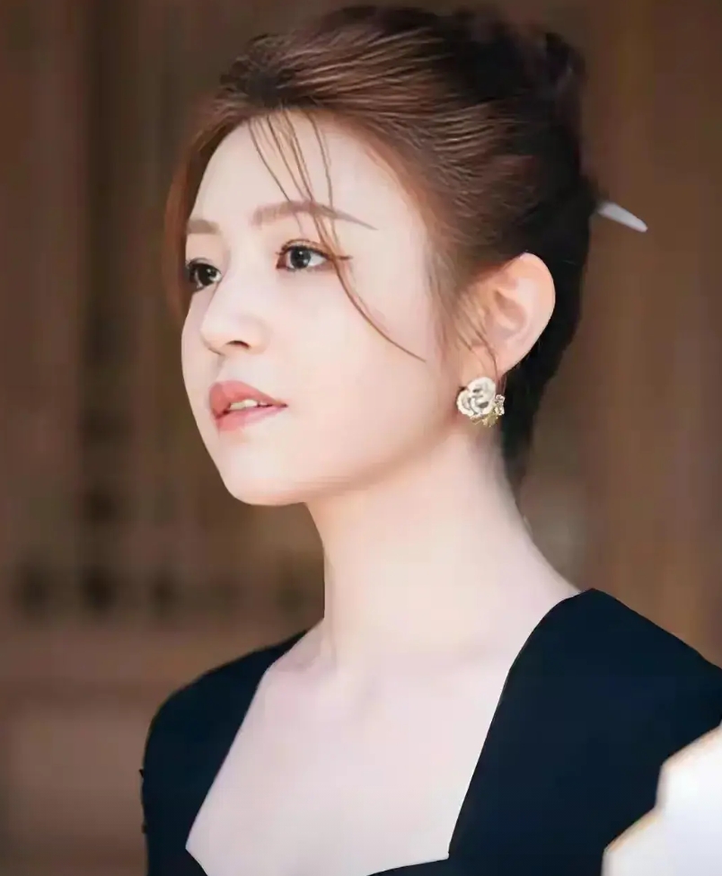 陈研希被离婚了，她是多么好的一个女孩呀，只可惜陈晓没福气，没眼光，也没男人的大气