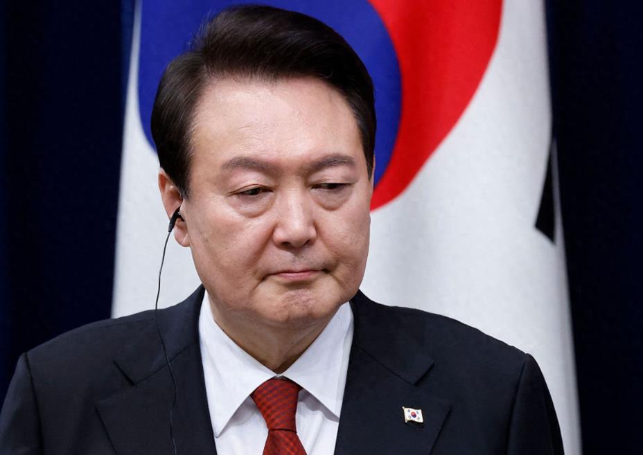 尹锡悦能怪谁？

李在明成为这场政治风暴的最大赢家。戒严期间，他翻墙进入国会，用