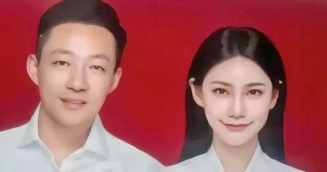 其实爱与不爱真的很明显。
和大S领证的时候，汪小菲西装革履，还打上了领带，而一旁