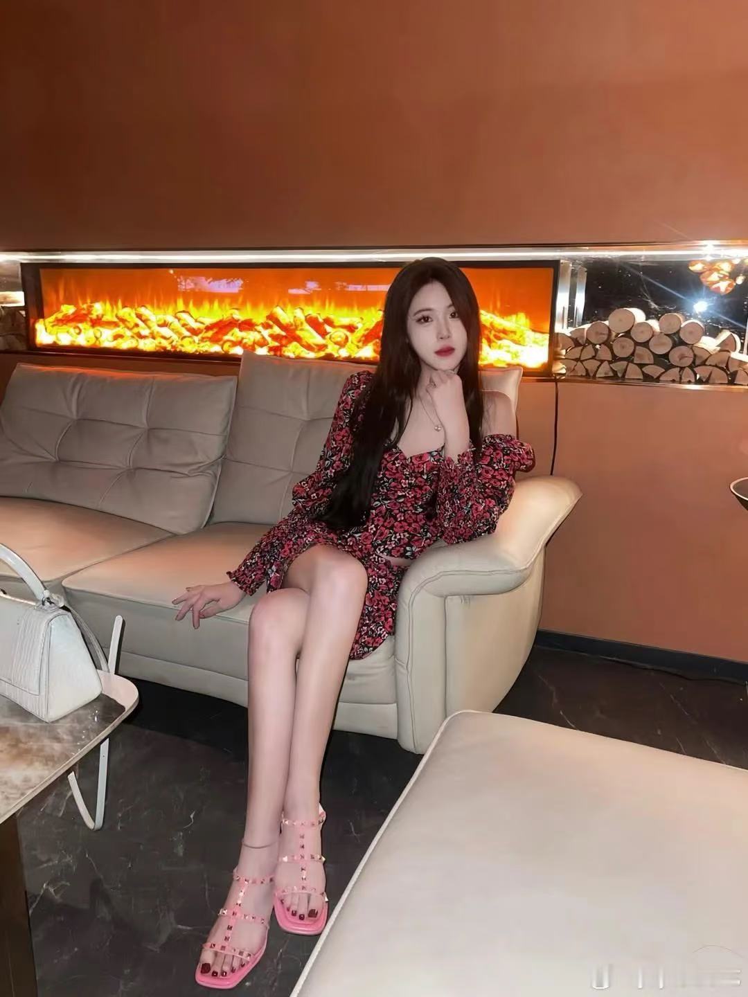 为了工作我也只能睁一只眼闭一只眼不和老板计较了哈哈哈哈