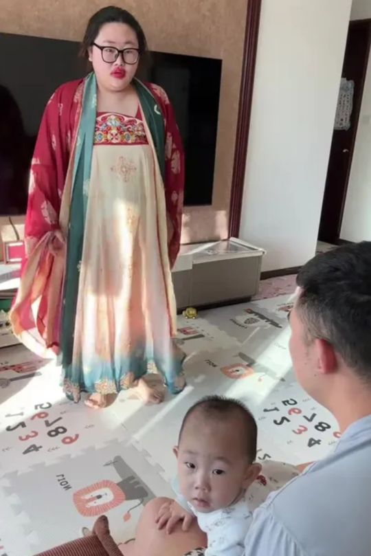 小孩：不敢睁开眼，希望是我的幻觉