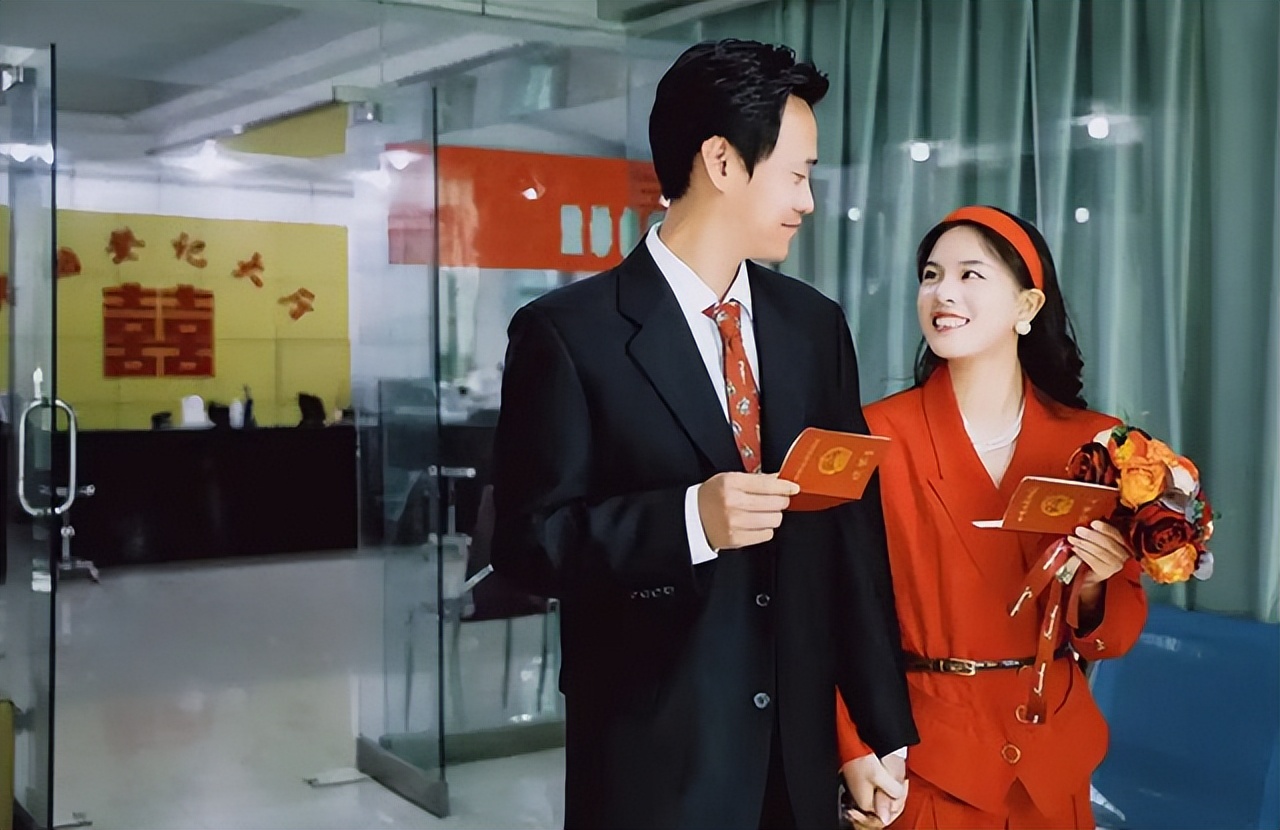 85年退伍, 我娶了大2岁的护士, 结婚3月后才知道她是市长千金